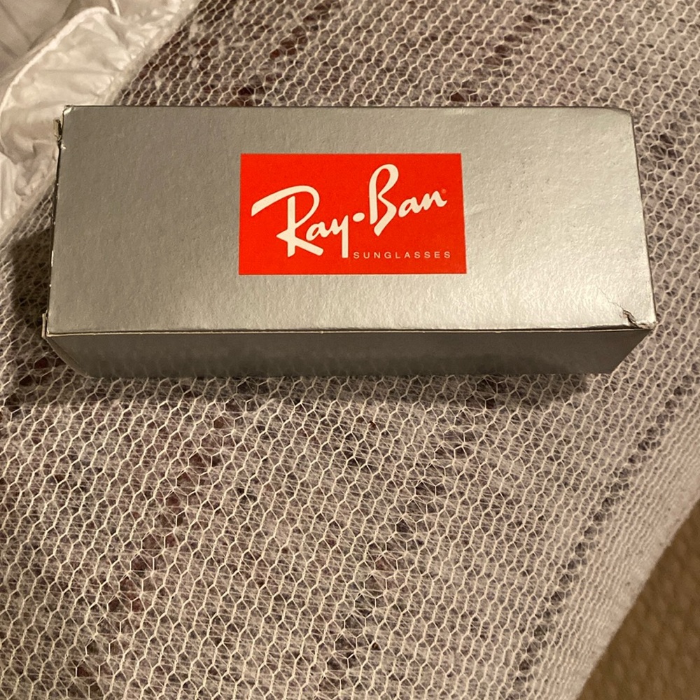 Brand new Ray-Ban RB3533 with custom Corona Extra Ray-Ban case